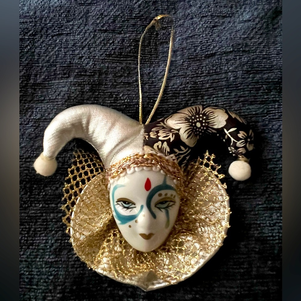 Venetian Harlequin Face Porcelain-Stuffed Mask Hanging decor Ref magnet Vtg